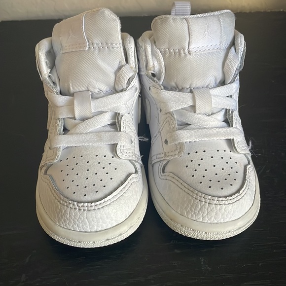 White toddler Jordan’s size 4c - Picture 2 of 7